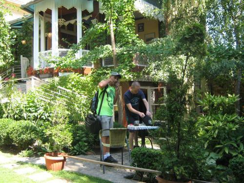 Hostal Guesthouse & Camp For Adventurers Urban Guerrilla