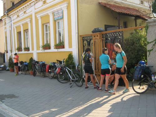 Hostal Guesthouse & Camp For Adventurers Urban Guerrilla