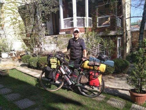 Hostal Guesthouse & Camp For Adventurers Urban Guerrilla