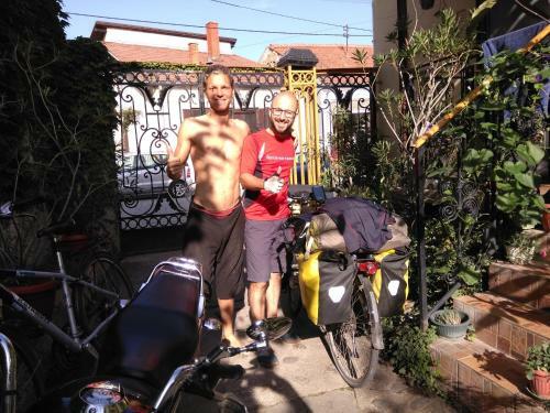 Hostal Guesthouse & Camp For Adventurers Urban Guerrilla