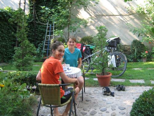 Hostal Guesthouse & Camp For Adventurers Urban Guerrilla