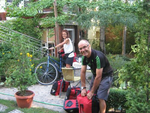 Hostal Guesthouse & Camp For Adventurers Urban Guerrilla