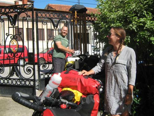 Hostal Guesthouse & Camp For Adventurers Urban Guerrilla