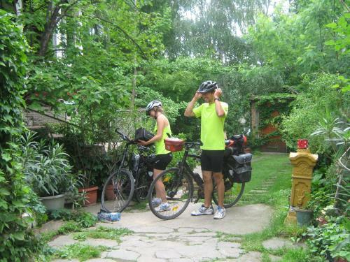 Hostal Guesthouse & Camp For Adventurers Urban Guerrilla