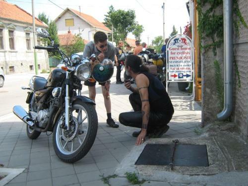 Hostal Guesthouse & Camp For Adventurers Urban Guerrilla