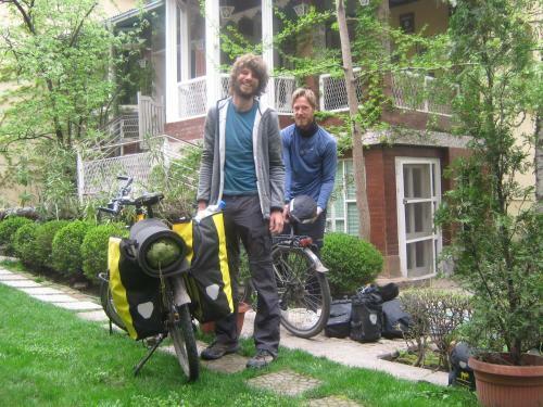 Hostal Guesthouse & Camp For Adventurers Urban Guerrilla