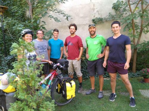 Hostal Guesthouse & Camp For Adventurers Urban Guerrilla