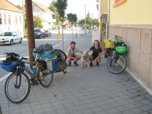 Hostal Guesthouse & Camp For Adventurers Urban Guerrilla