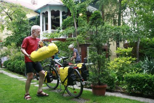 Hostal Guesthouse & Camp For Adventurers Urban Guerrilla