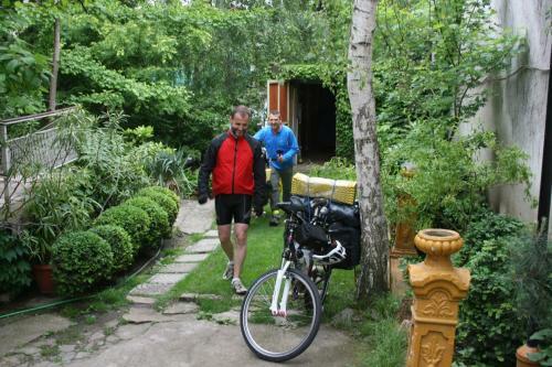 Hostal Guesthouse & Camp For Adventurers Urban Guerrilla