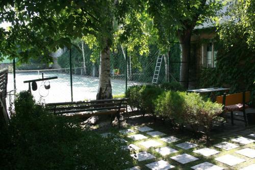 Hostal Guesthouse & Camp For Adventurers Urban Guerrilla