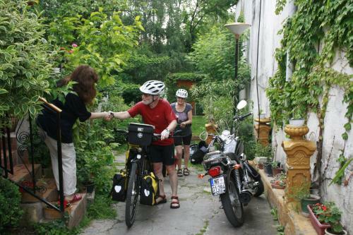 Hostal Guesthouse & Camp For Adventurers Urban Guerrilla