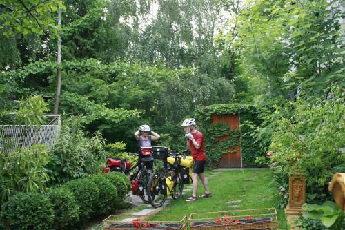 Hostal Guesthouse & Camp For Adventurers Urban Guerrilla