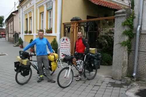 Hostal Guesthouse & Camp For Adventurers Urban Guerrilla