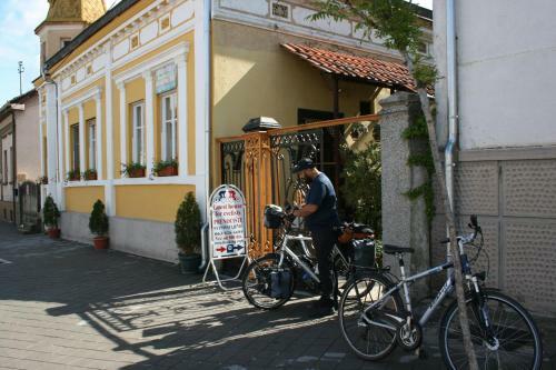 Hostal Guesthouse & Camp For Adventurers Urban Guerrilla