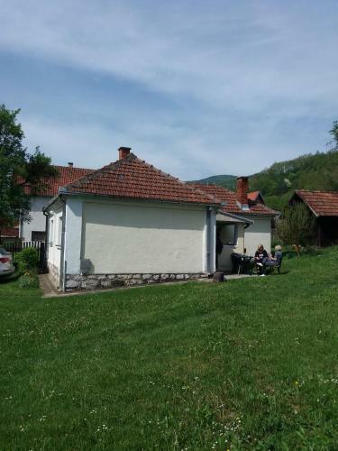 Kuca U Mokroj Gori