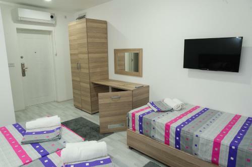 Atina Lux Hostel