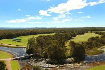 Hotel Pelican Waters Golf Resort & Spa