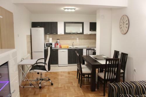 Modern City Center Apartment