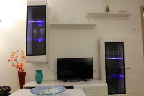 Modern City Center Apartment