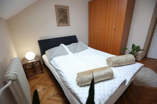 Magic Apartment