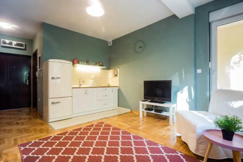 Central Evergreen Sage Apartment