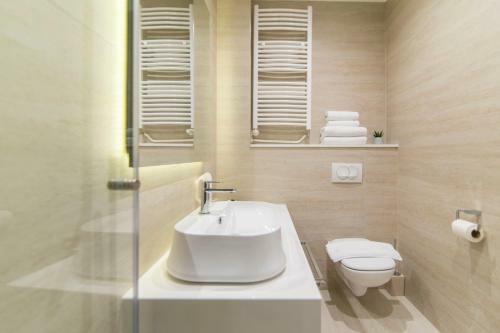 Hostal Lanterna Rooms City Center