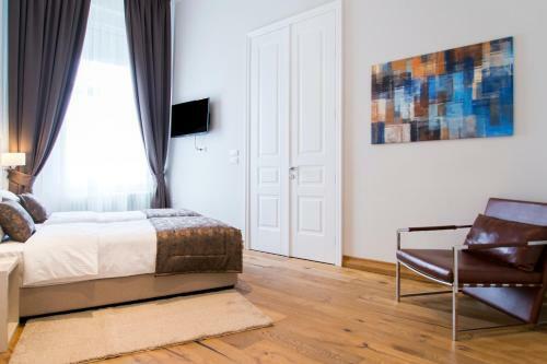 Hostal Lanterna Rooms City Center