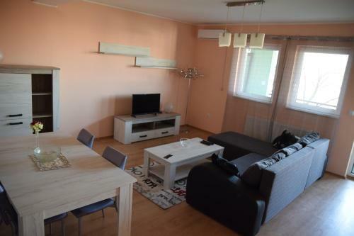 Brand New, Sunny Apartment
