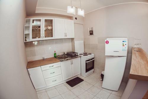 Brand New, Sunny Apartment