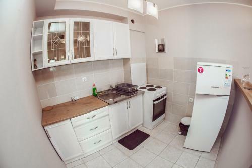 Brand New, Sunny Apartment