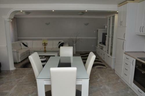 Apartments Royal Menex