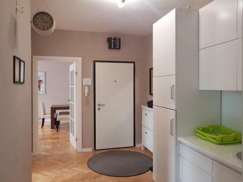 Apartment Simi?