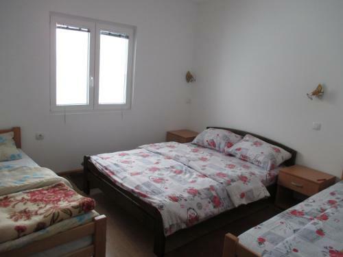 Hostal Guesthouse Borovi