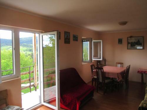 Hostal Guesthouse Borovi