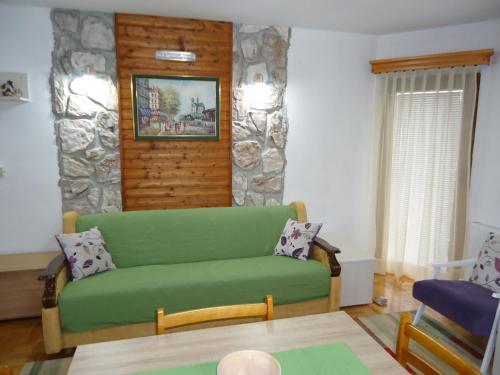 Apartman Raci?