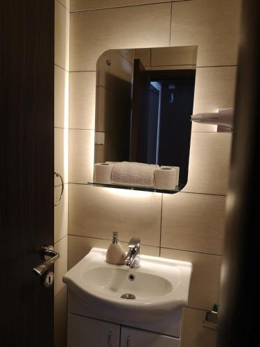 Apartment 6/33 (kraljevi Cardaci)