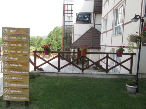 Apartman 5a43, Kraljevi ?ardaci