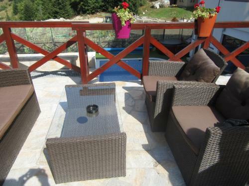 Apartman 5a43, Kraljevi ?ardaci