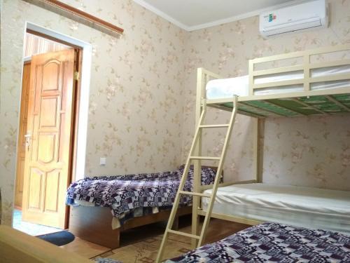 Hostal Guest House On Samburova 279