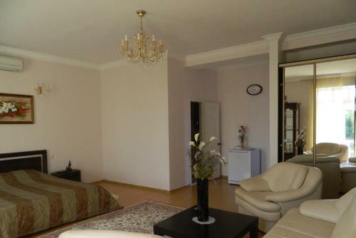 Hostal Guest House De Lux