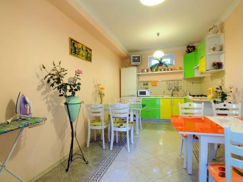 Hostal Guest House De Lux