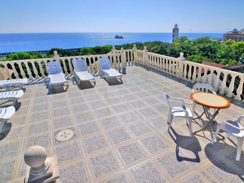 Hostal Guest House De Lux
