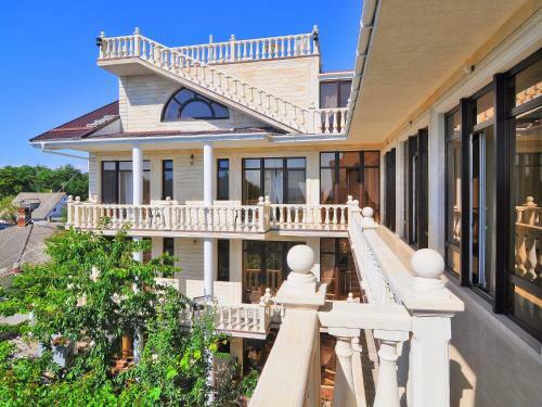 Hostal Guest House De Lux