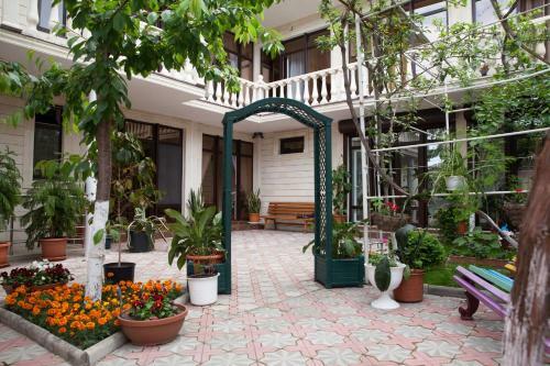 Hostal Guest House De Lux