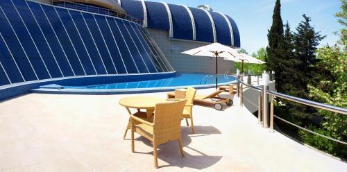Hotel Mercury Resort