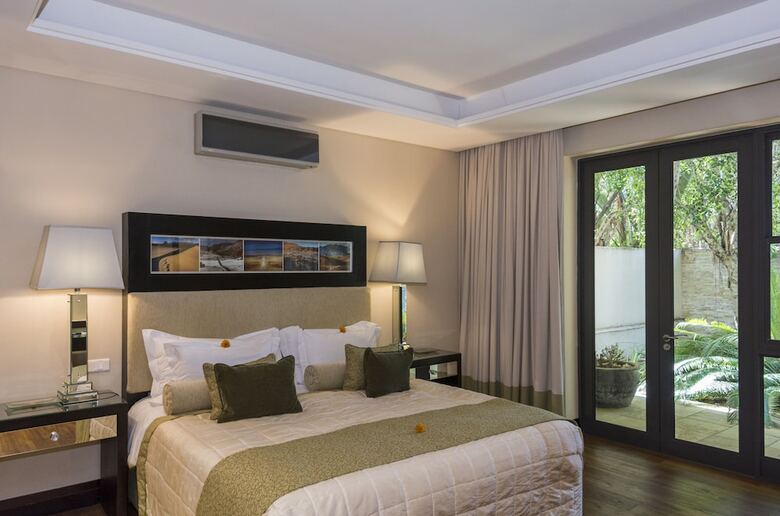 No 5 Boutique Art Hotel