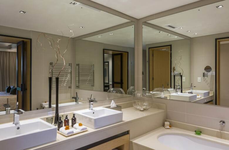 No 5 Boutique Art Hotel