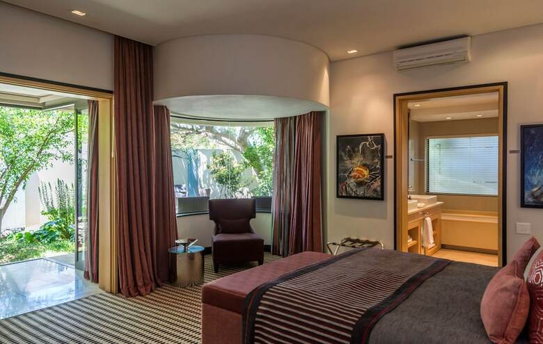 No 5 Boutique Art Hotel