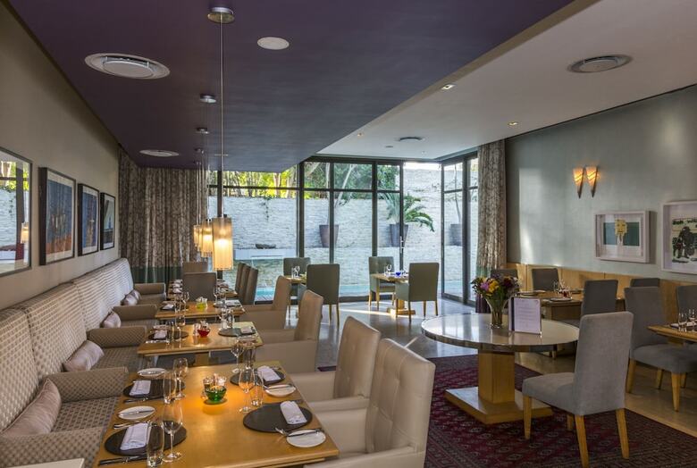 No 5 Boutique Art Hotel